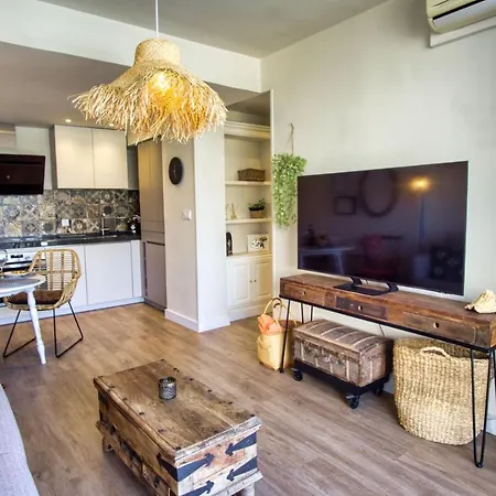 Stunning On The Beachfront With Sea Views In Center. Apartment