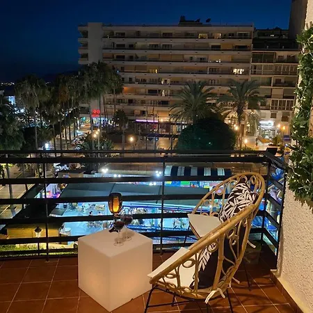 Apartment Stunning On The Beachfront With Sea Views In Center.