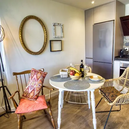 Stunning On The Beachfront With Sea Views In Center. マルベーリャ