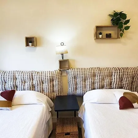 Stunning On The Beachfront With Sea Views In Center. アパート