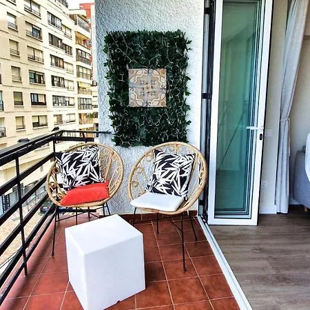 アパート Stunning On The Beachfront With Sea Views In Center.