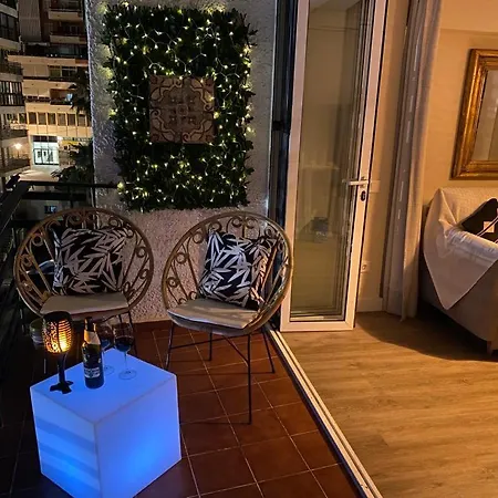 Stunning On The Beachfront With Sea Views In Center. アパート *